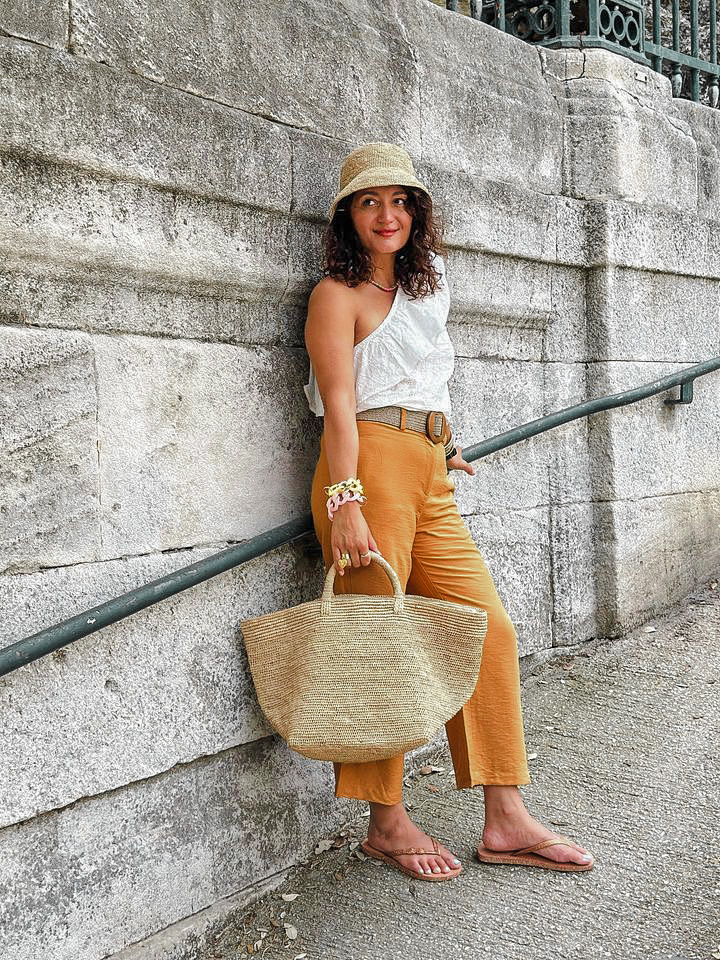 tenue d'été en tongs à paillettes cacatoès